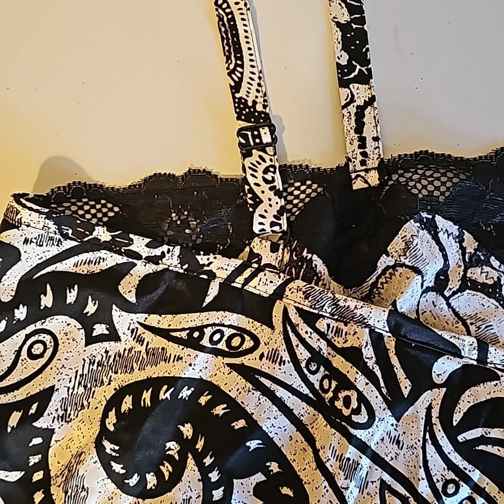 Chicos Silk Lace Trimmed Stretch Camisole Tank Top‎ Sz 1 Black/Silver - Picture 5 of 8